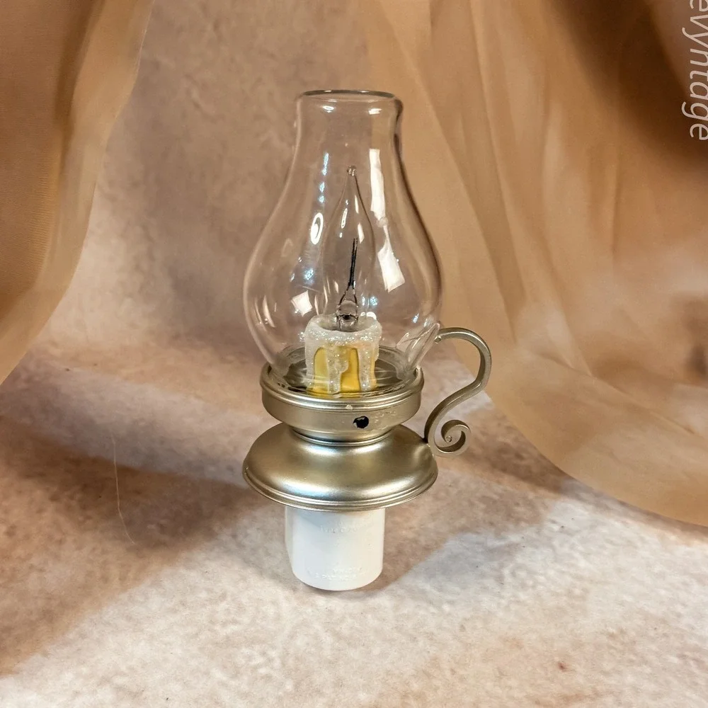 Vintage Style Oil Lamp Flickering‎ Nighlight